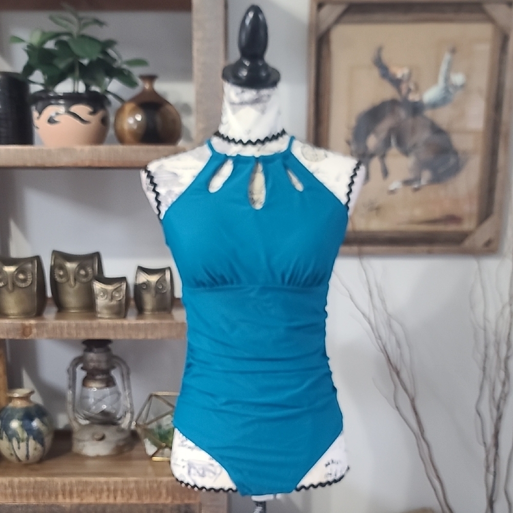 Cupshe Teal Halter One-Piece Swimsuit with Keyhole Detail